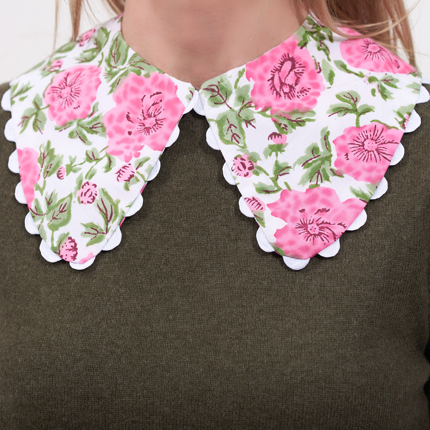 Chelsea Collar in Roses