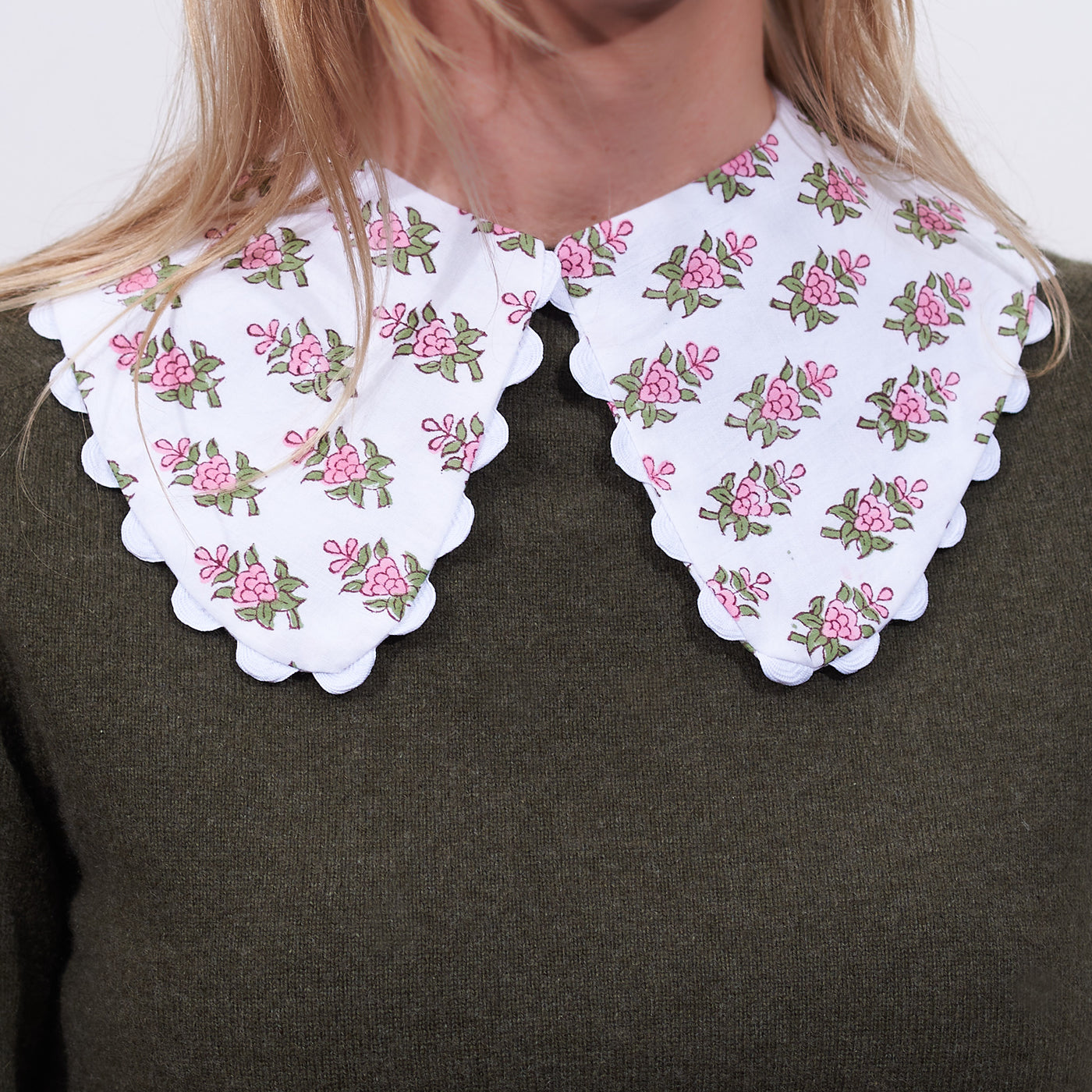 Chelsea Collar in Floral Blush Motif